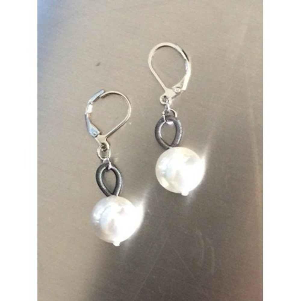 Slate Piano Wire Earrings with‎ white pearl